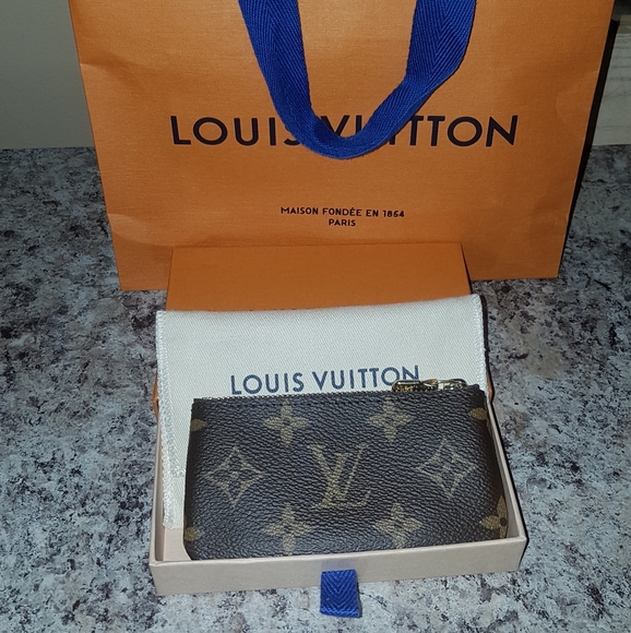 Louis Vuitton Accessories - 💯 Authentic Louis Vuitton Key Pouch